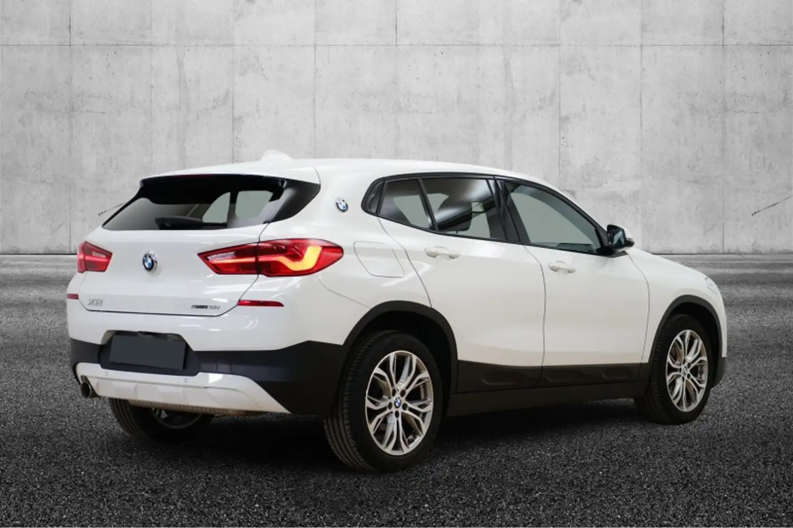 BMW X2 sDrive18i Advantage Bianco - 2