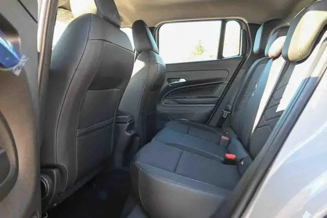 Jeep Avenger view 11