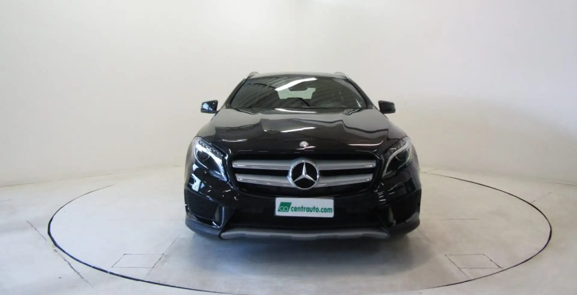 Mercedes-Benz GLA 220 CDI Aut. 4Matic Premium 5P Czarny - 2