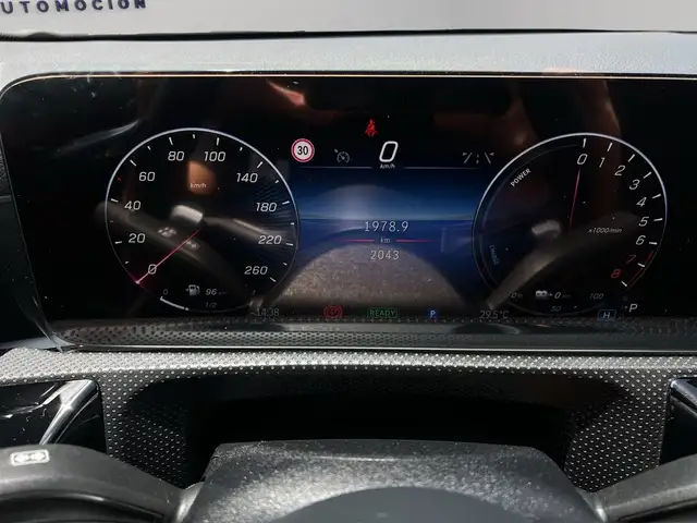 Mercedes-Benz Cla view 10