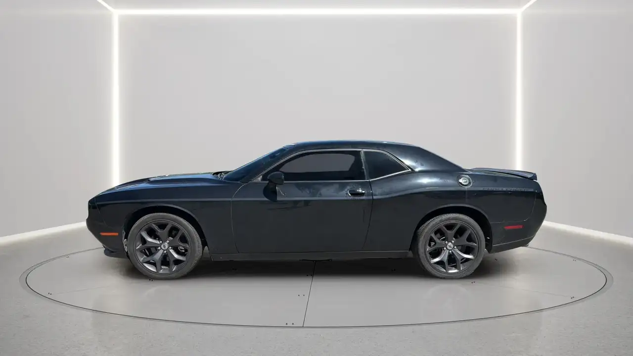 Dodge Challenger снимка Dodge Challenger