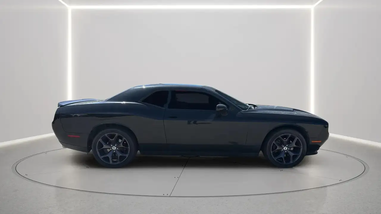 Dodge Challenger снимка Dodge Challenger