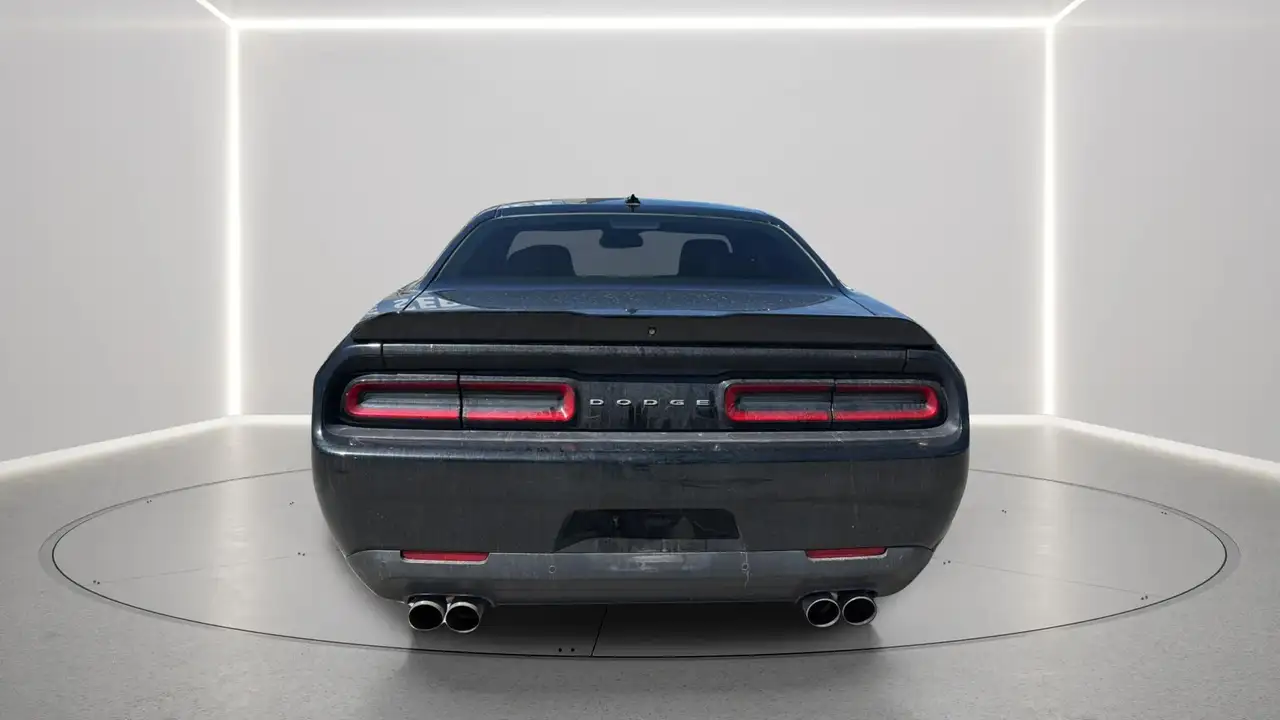 Dodge Challenger снимка Dodge Challenger