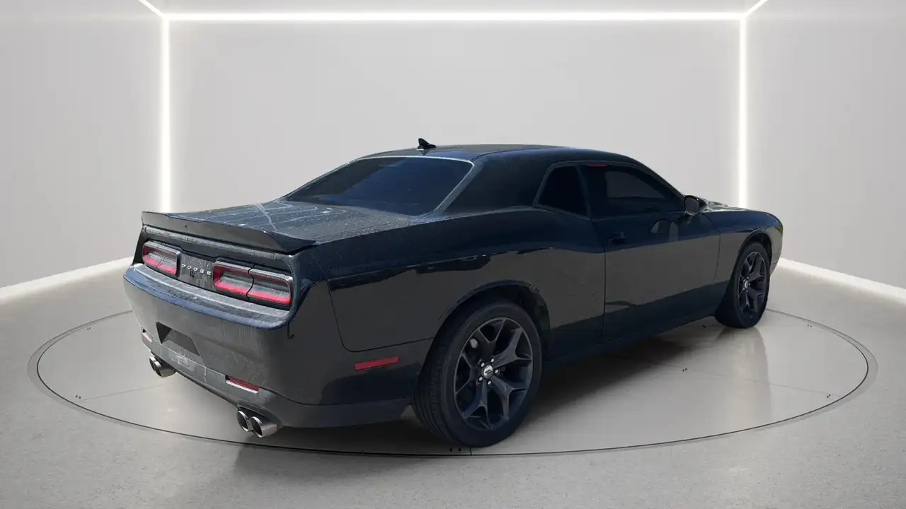 Dodge Challenger снимка Dodge Challenger
