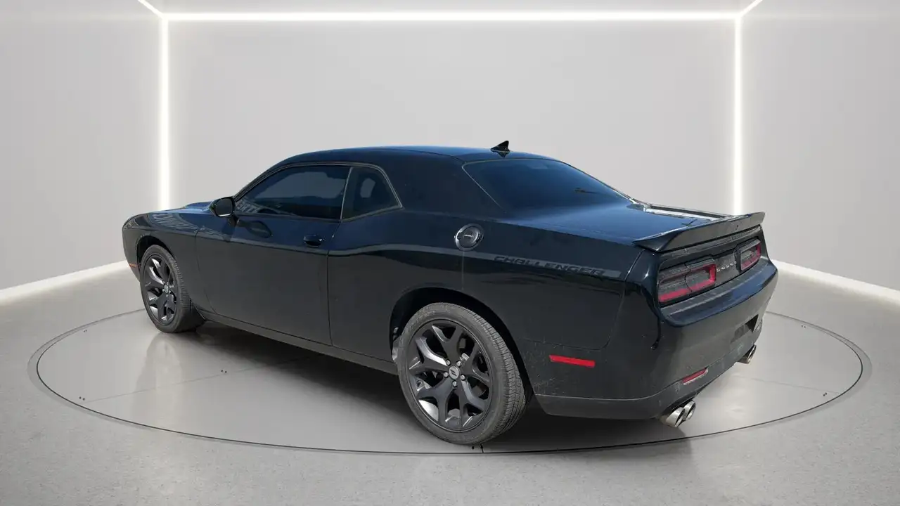Dodge Challenger снимка Dodge Challenger