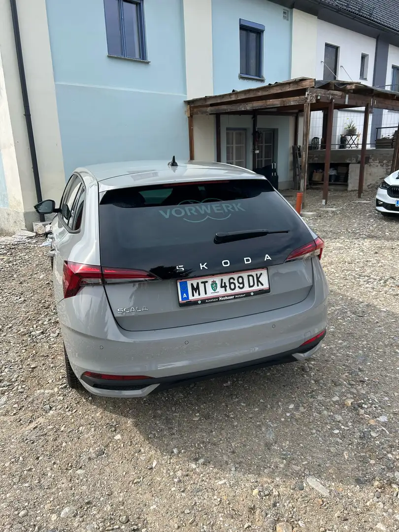 Skoda Scala 1,0 TSI Selection DSG Grau - 2
