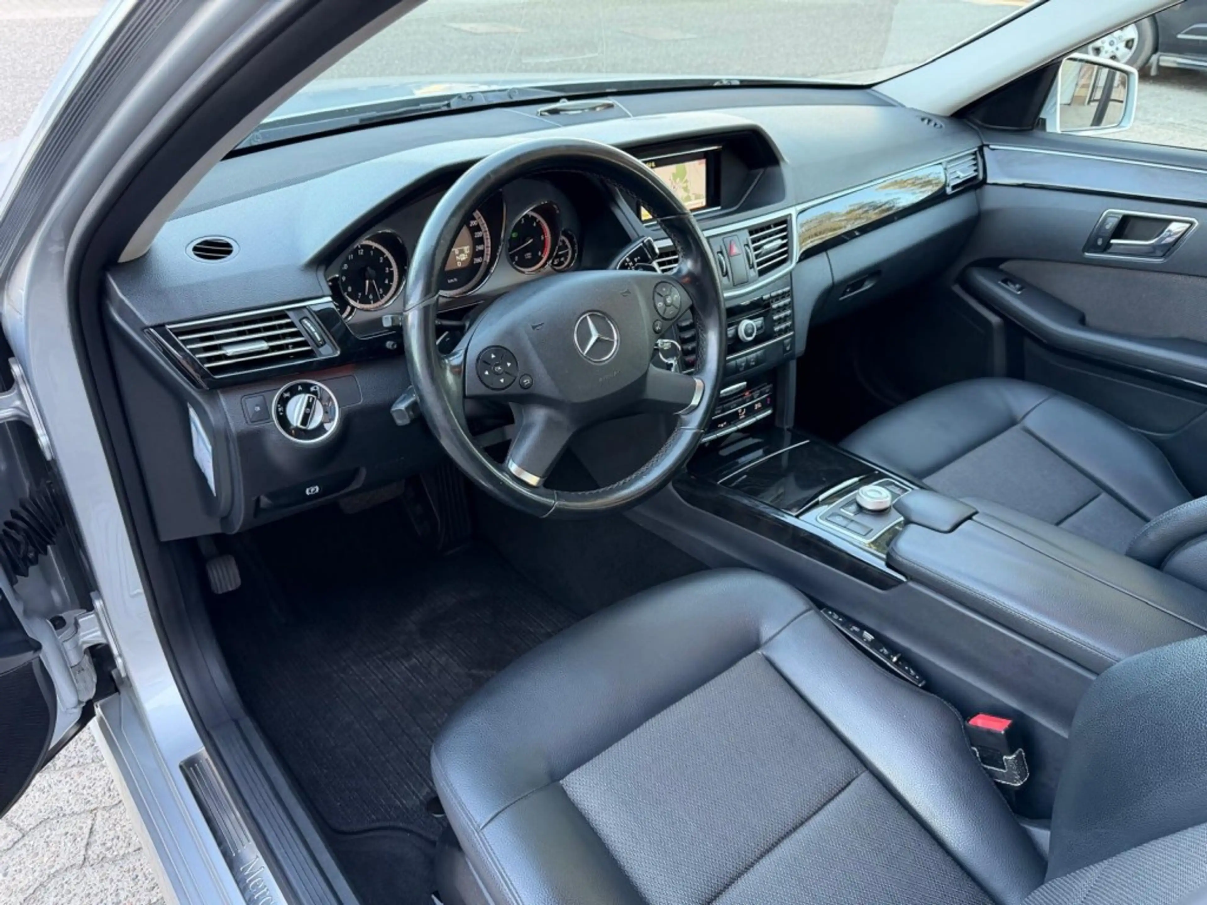 Mercedes-Benz E 300 E300 CDI Avantgarde V6 luchtvering — photo 12