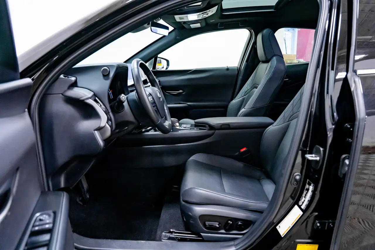 Lexus UX снимка Lexus UX