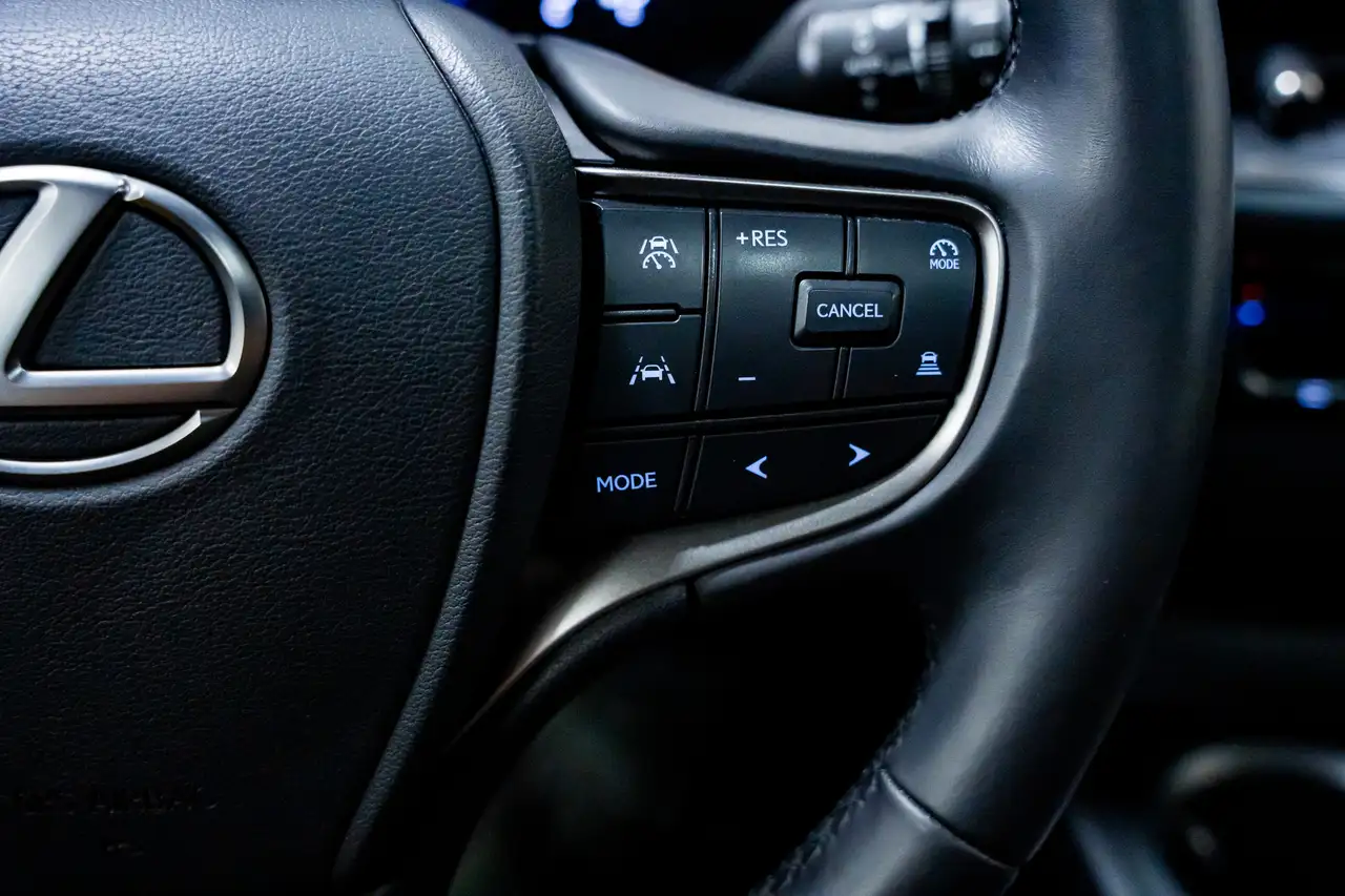 Lexus UX снимка Lexus UX