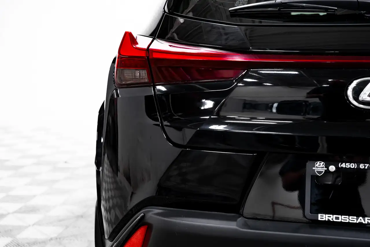 Lexus UX снимка Lexus UX
