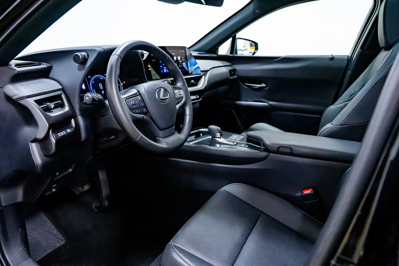 Lexus UX снимка Lexus UX