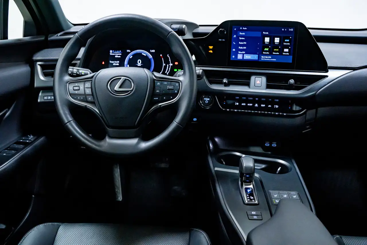 Lexus UX снимка Lexus UX