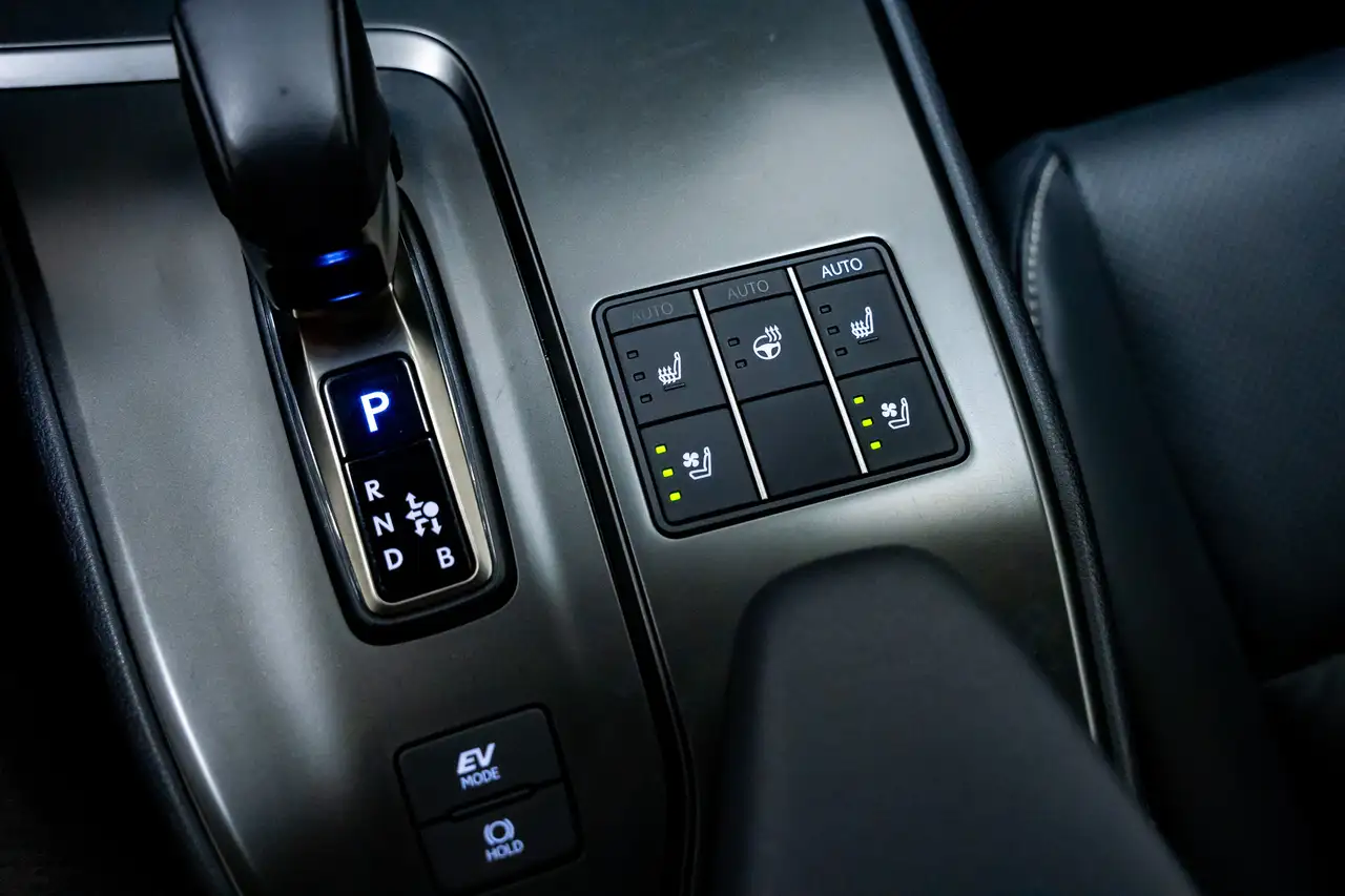 Lexus UX снимка Lexus UX
