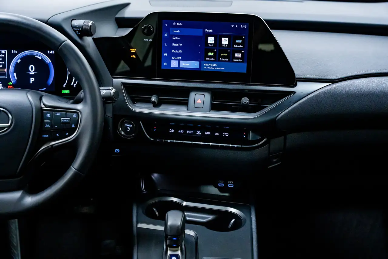 Lexus UX снимка Lexus UX