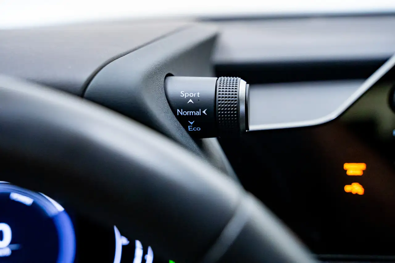 Lexus UX снимка Lexus UX