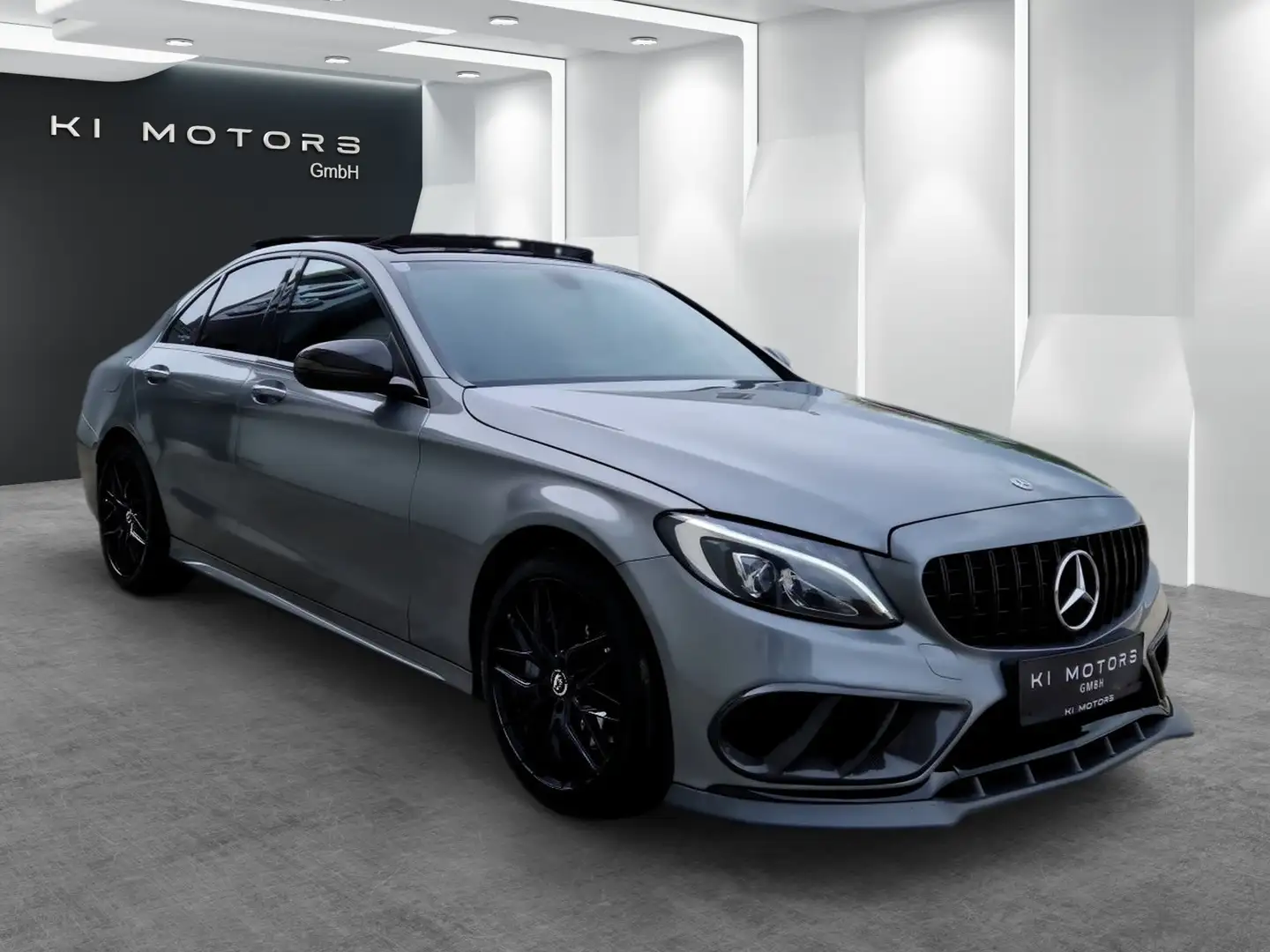 Mercedes-Benz C 300 AMG Line Aut. Grijs - 2