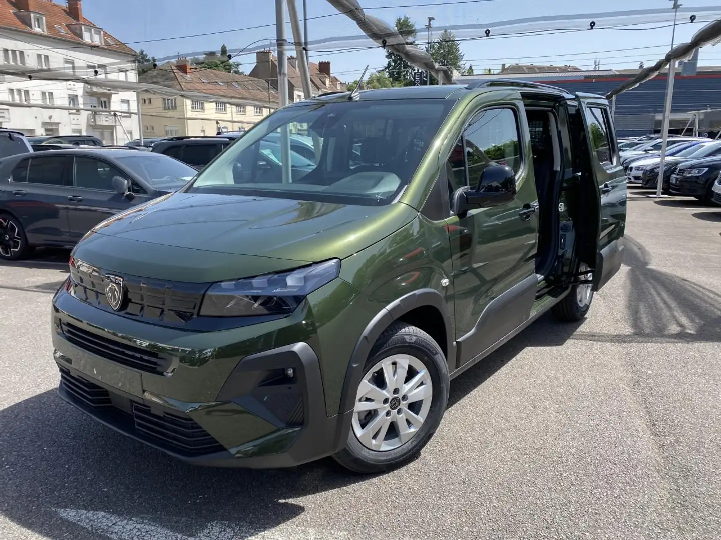 Peugeot Rifter (2) Standard 1.5 BlueHDI S\u0026S 130 BVM6 ALLURE  - 1