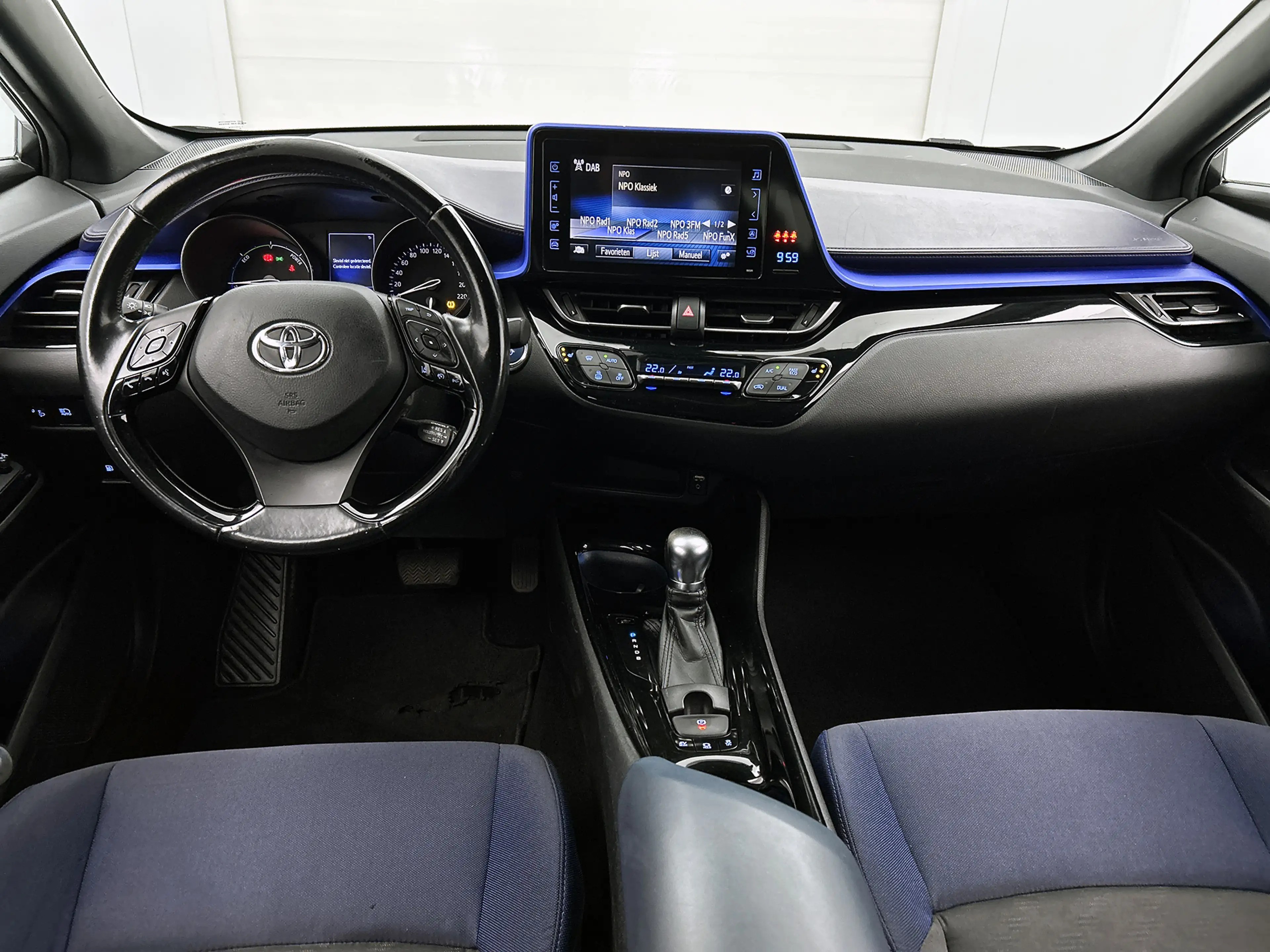 Toyota C-HR 1.8 Hybrid Bi-Tone — photo 4