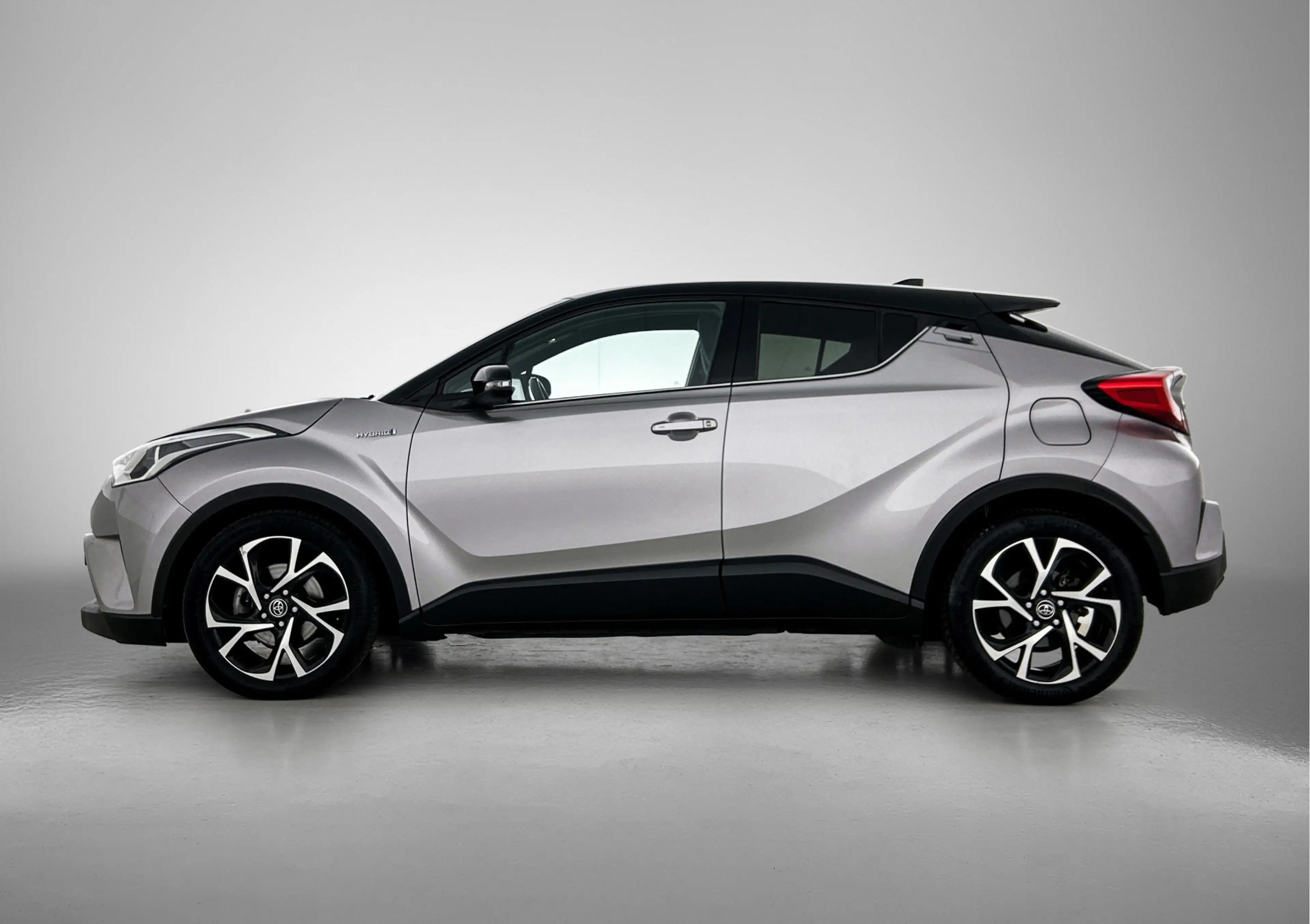 Toyota C-HR 1.8 Hybrid Bi-Tone — photo 3