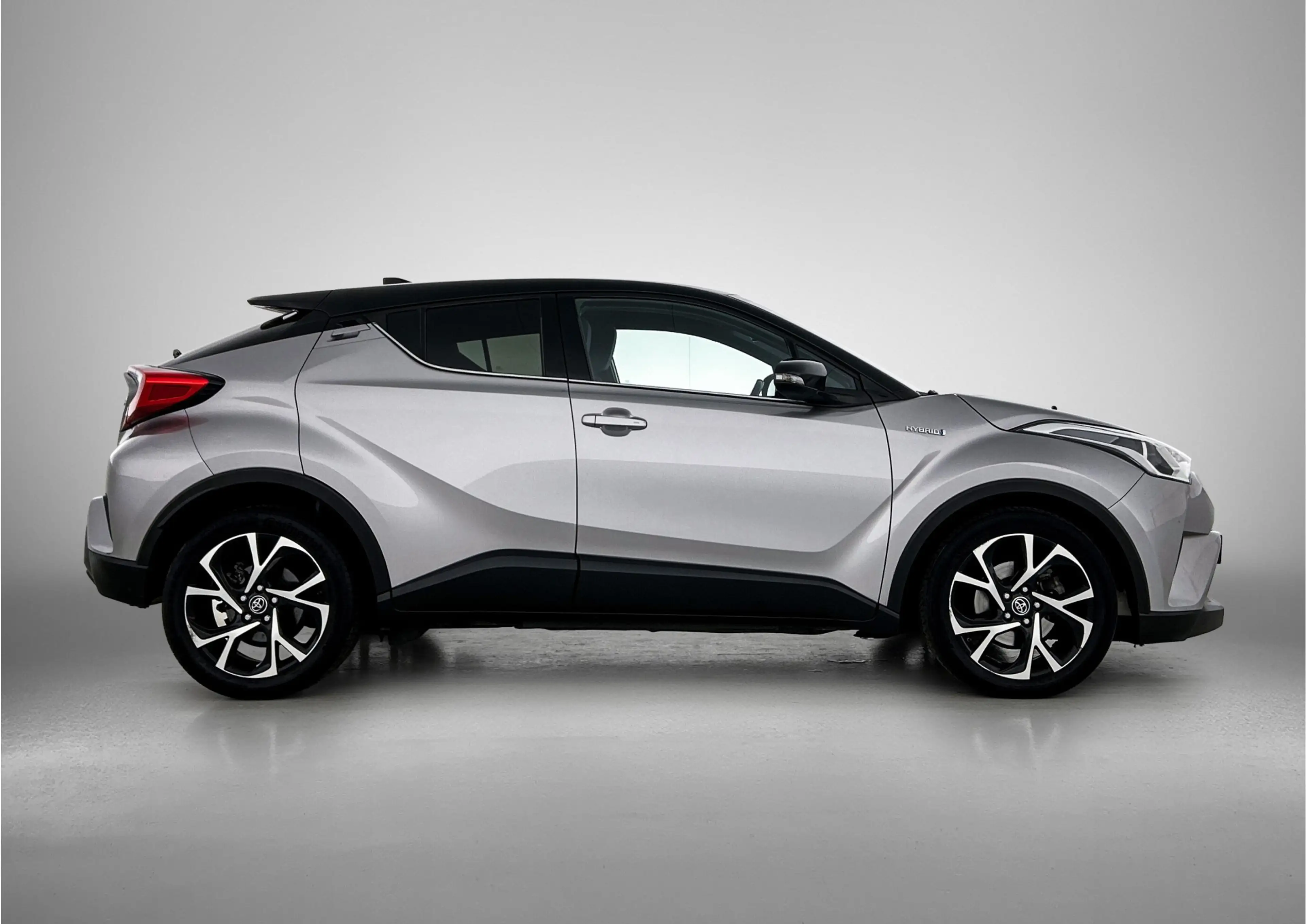 Toyota C-HR 1.8 Hybrid Bi-Tone — photo 11