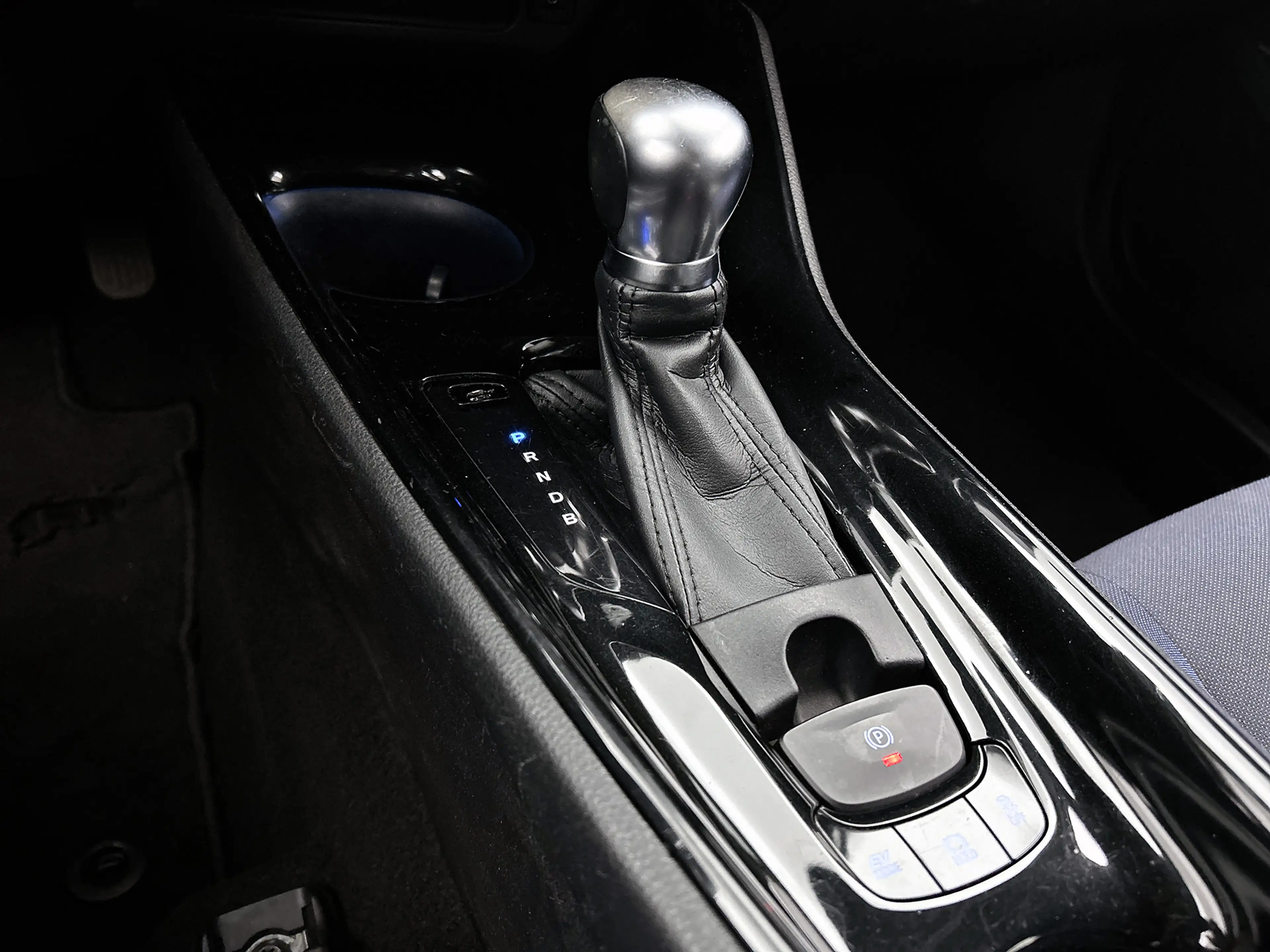 Toyota C-HR 1.8 Hybrid Bi-Tone — photo 10