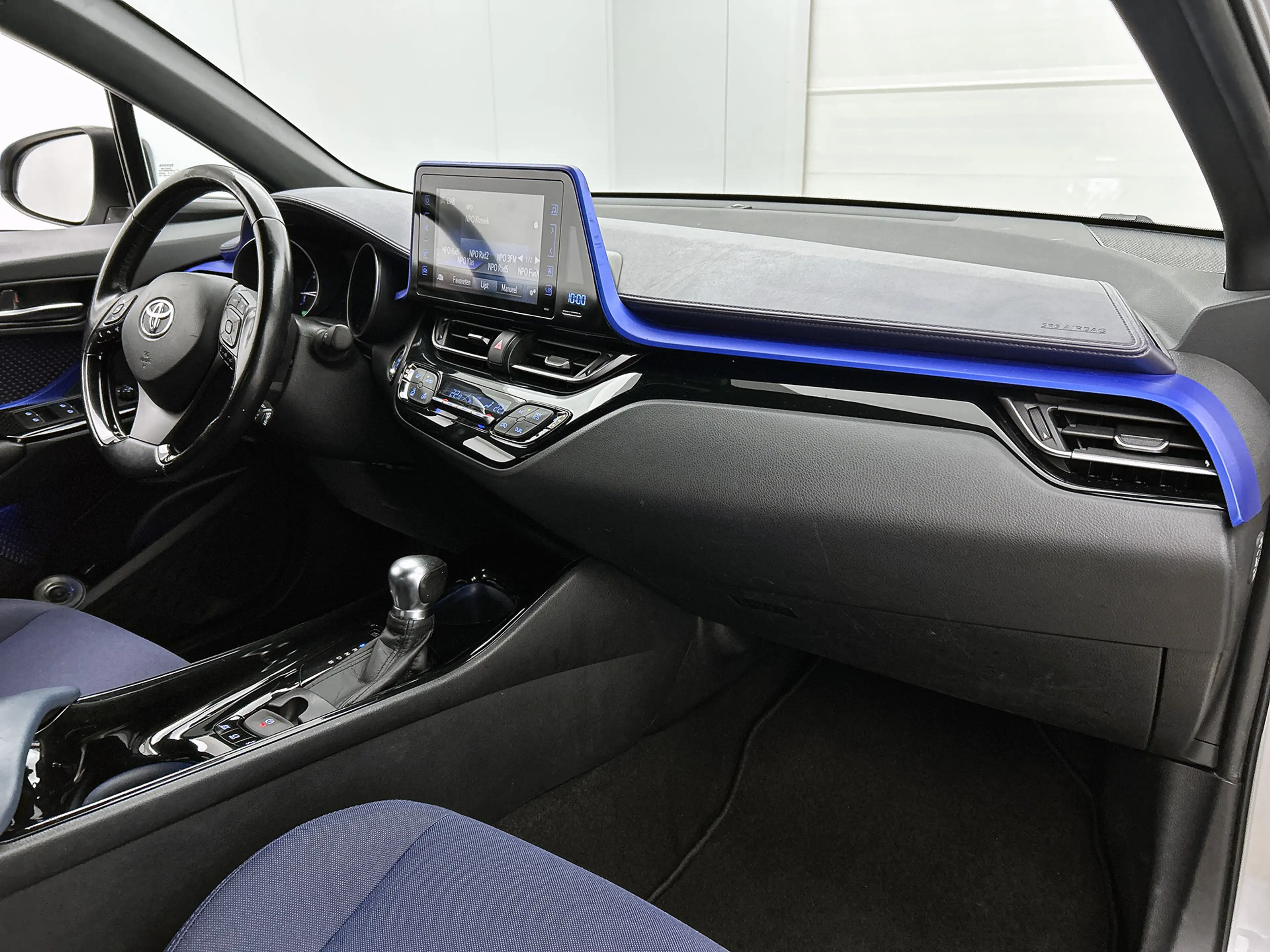 Toyota C-HR 1.8 Hybrid Bi-Tone — photo 6