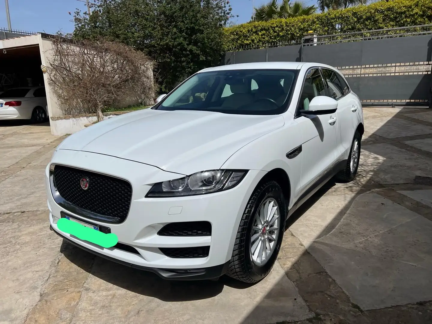 Jaguar F-Pace 2.0d Prestige 180cv - 1