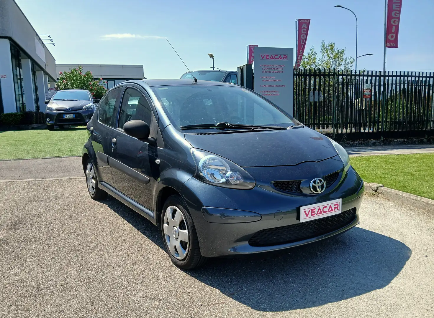 Toyota Aygo 5p 1.0 Sol   Km 82.000  OK NEOPATENTATI Grigio - 2