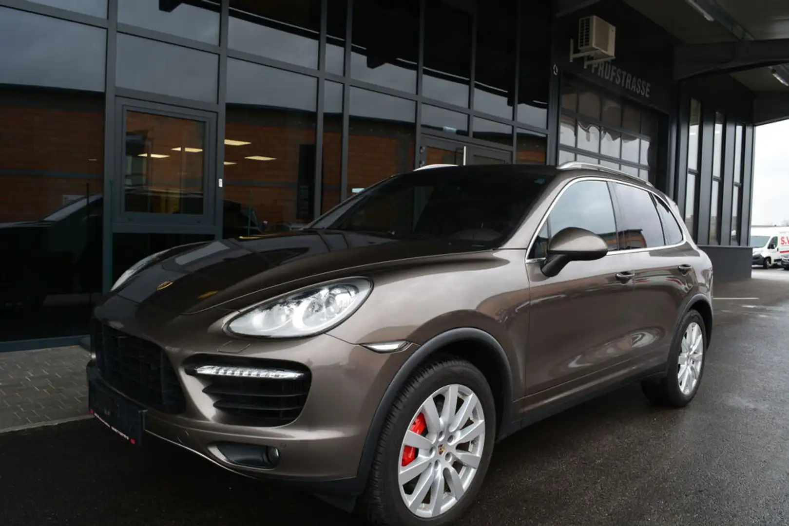 Porsche Cayenne Turbo Braun - 2