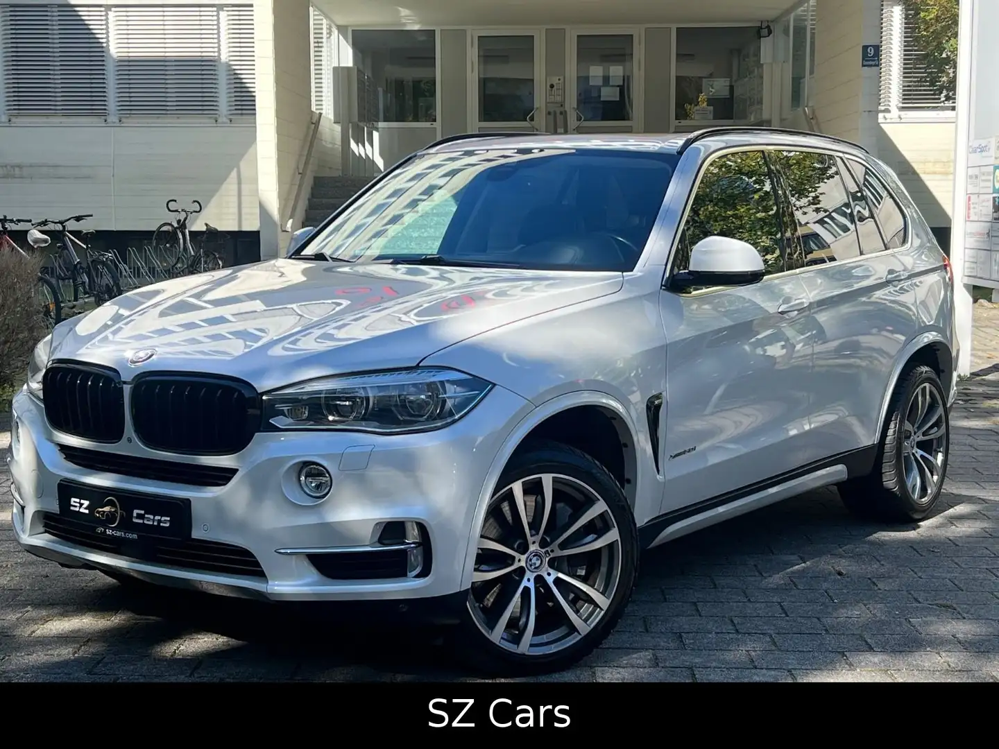BMW X5 xDrive 50 i*AHK*PANO*LED*RFK*LEDER Weiß - 1