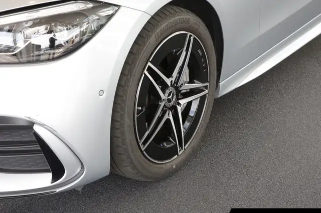Mercedes-Benz C-Class view 5