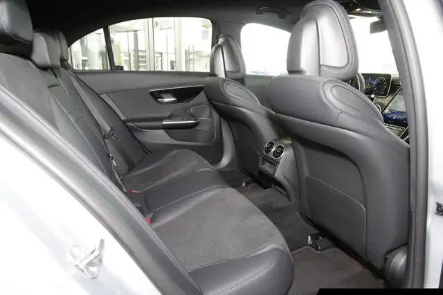 Mercedes-Benz C-Class view 9