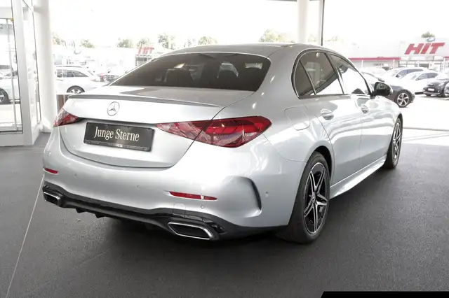 Mercedes-Benz C-Class view 3