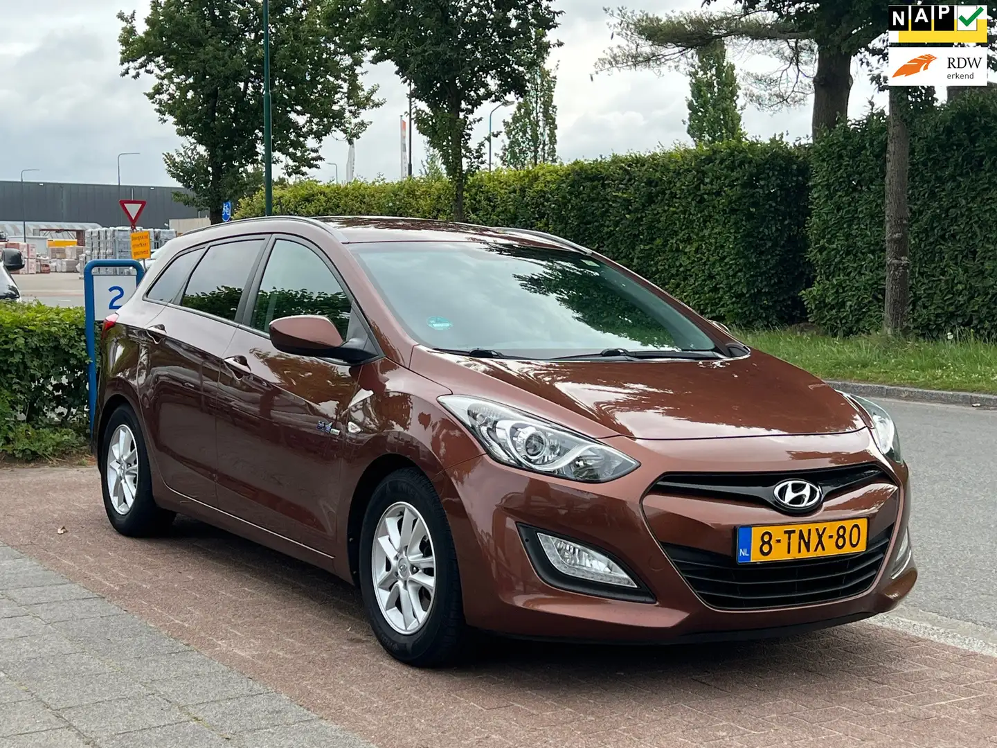Hyundai i30 Wagon 1.6 GDI i-Motion *Dlr. Onderhouden | Ruime A Bruin - 1