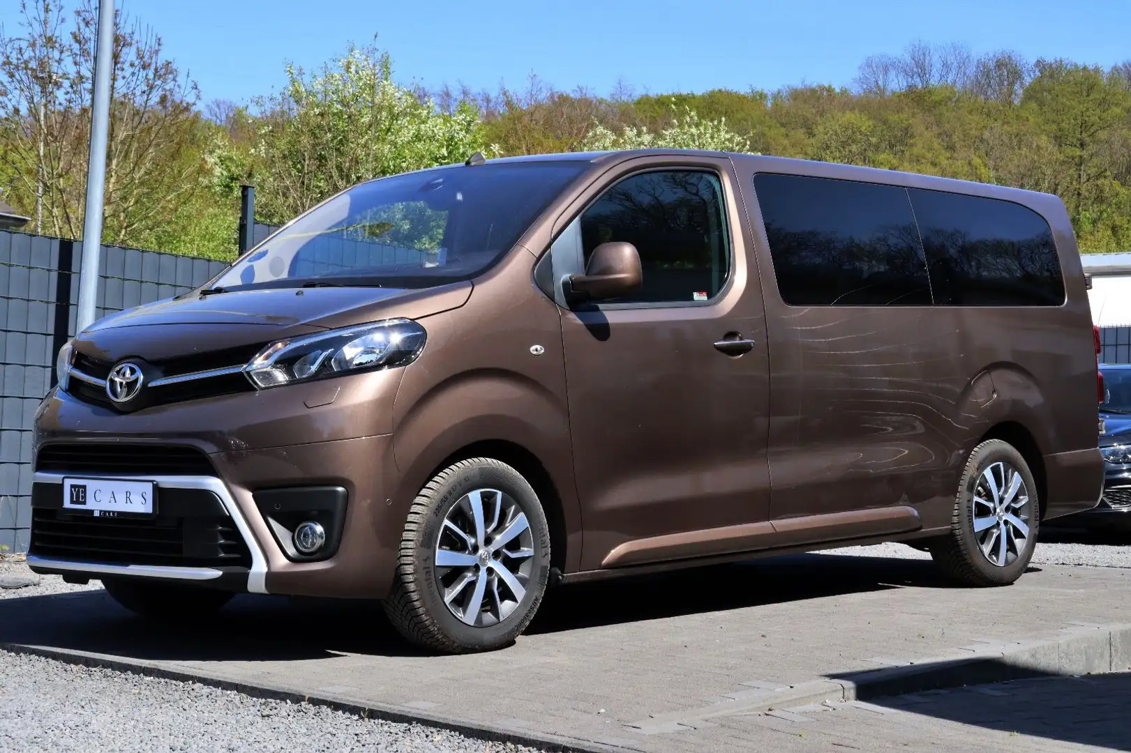 Toyota Proace Verso L2 Shuttle Comfort *RFK*NAVI*9-SiTZ Hnědá - 1