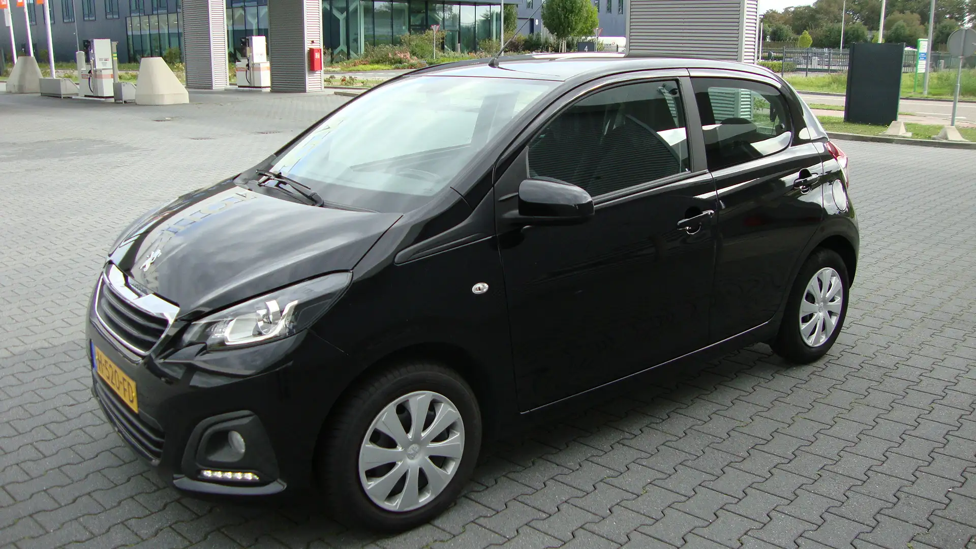 Peugeot 108 1.0 e-VTi 72pk 5D Active Zwart - 2
