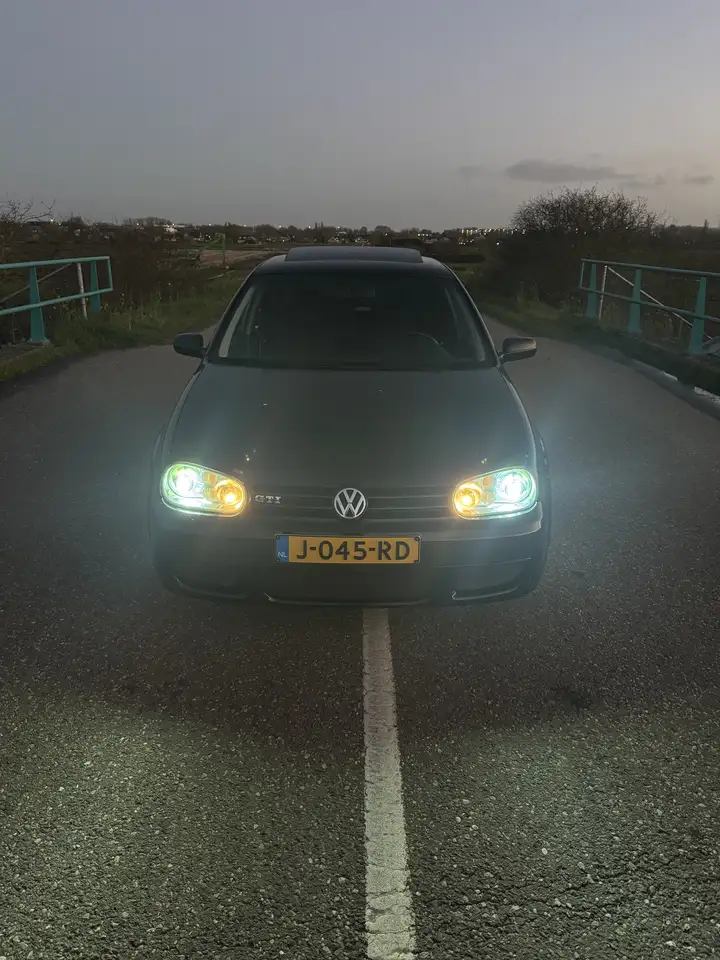 Volkswagen Golf 1.8-5V Turbo GTI, foto 1
