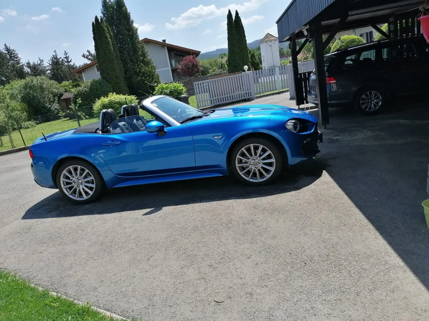Fiat 124 Spider 124 Spider Lusso 1,4 Turbo Multi Air Aut. Lusso Modrá - 2