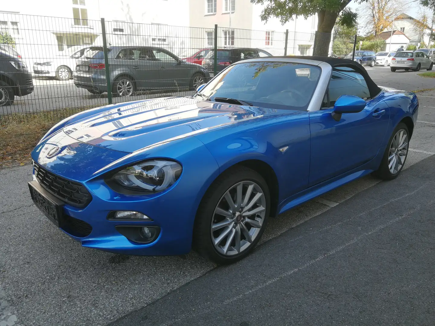 Fiat 124 Spider 124 Spider Lusso 1,4 Turbo Multi Air Aut. Lusso Modrá - 1