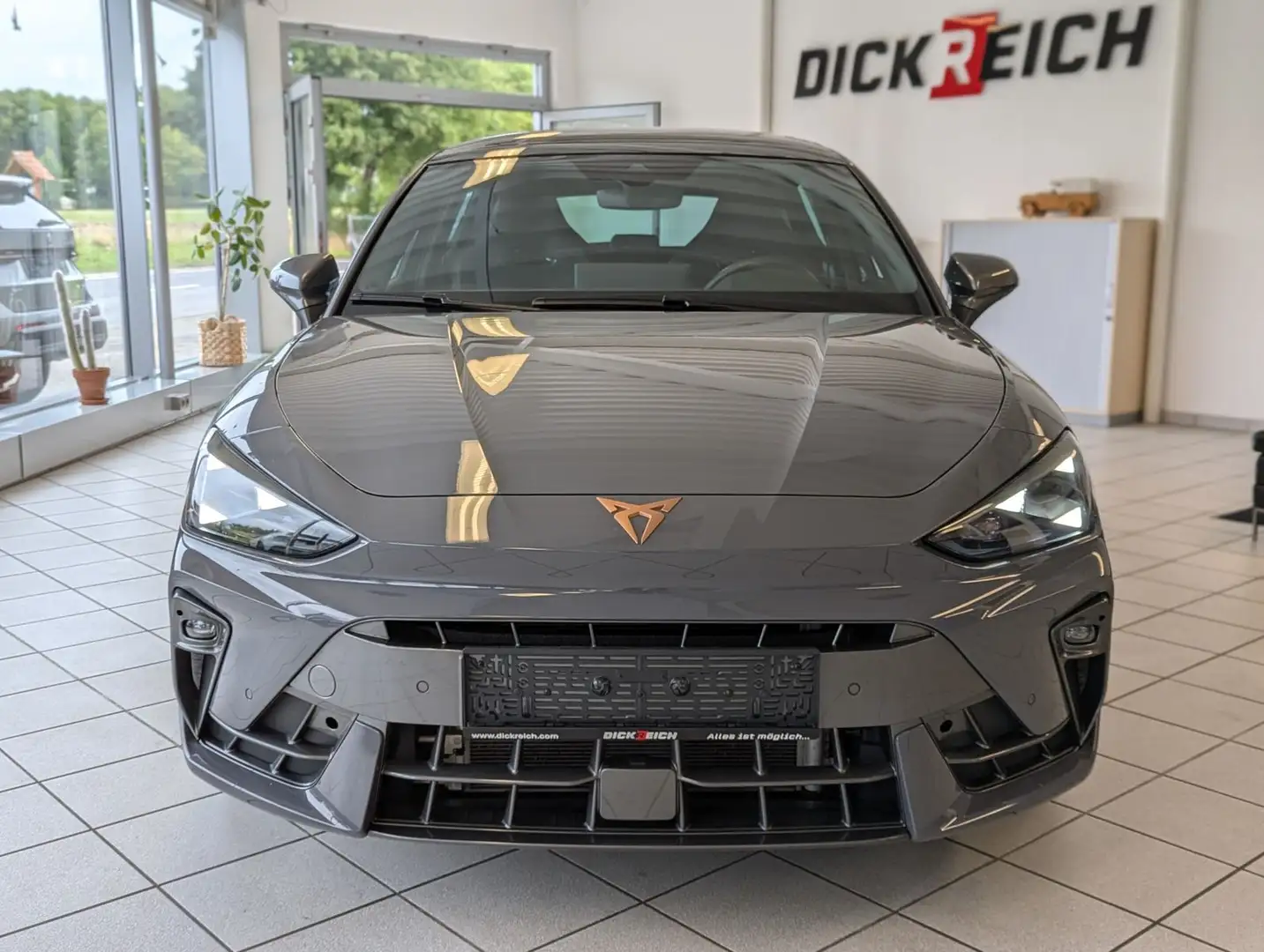 CUPRA Leon 1.5 eTSI Sennh. Matrix Pano Edge/Dynamic Grijs - 2