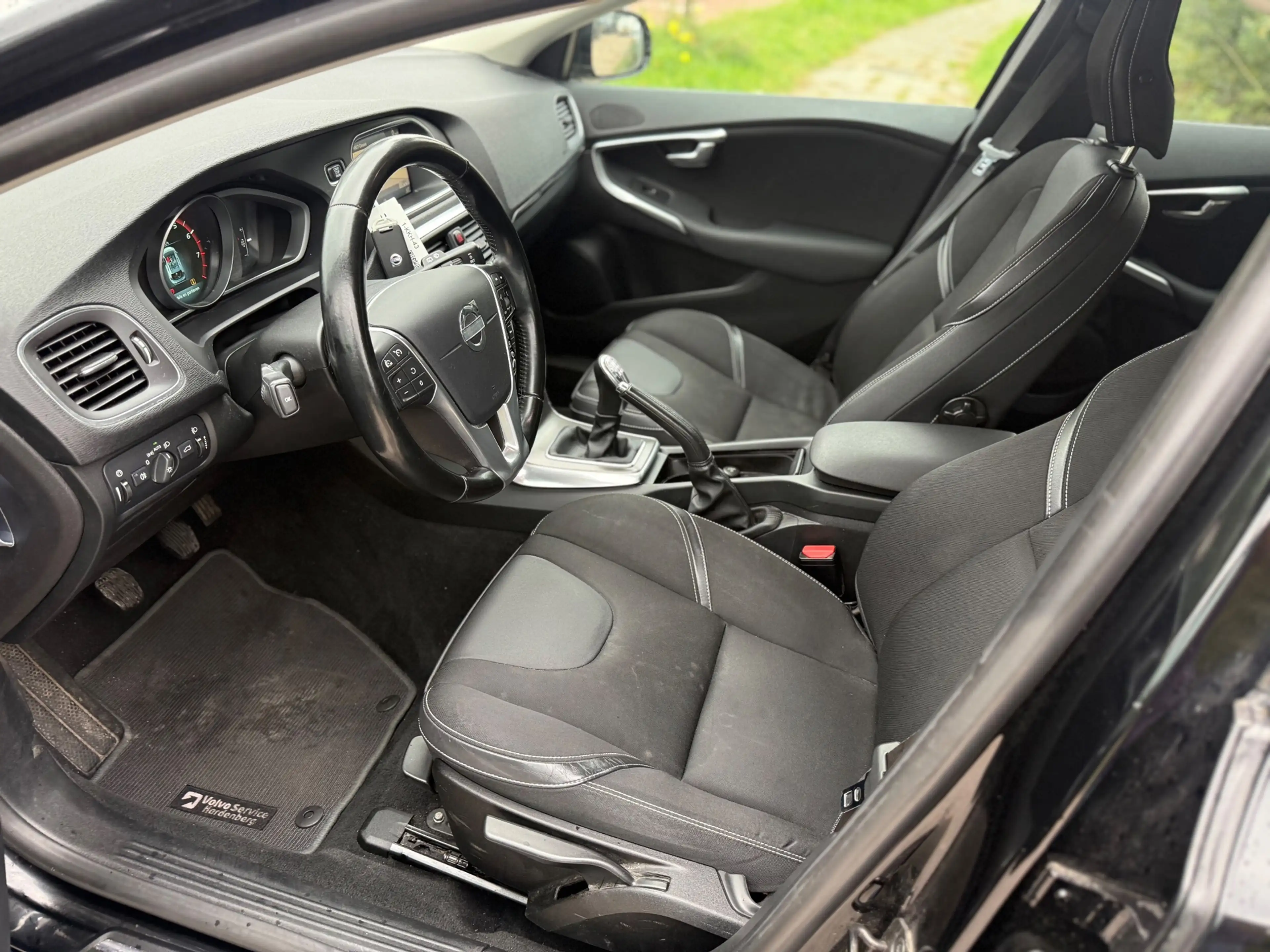 Volvo V40 1.6 T3 Momentum AIRCO CRUISE NAVI PDC TREKHAAK — photo 9
