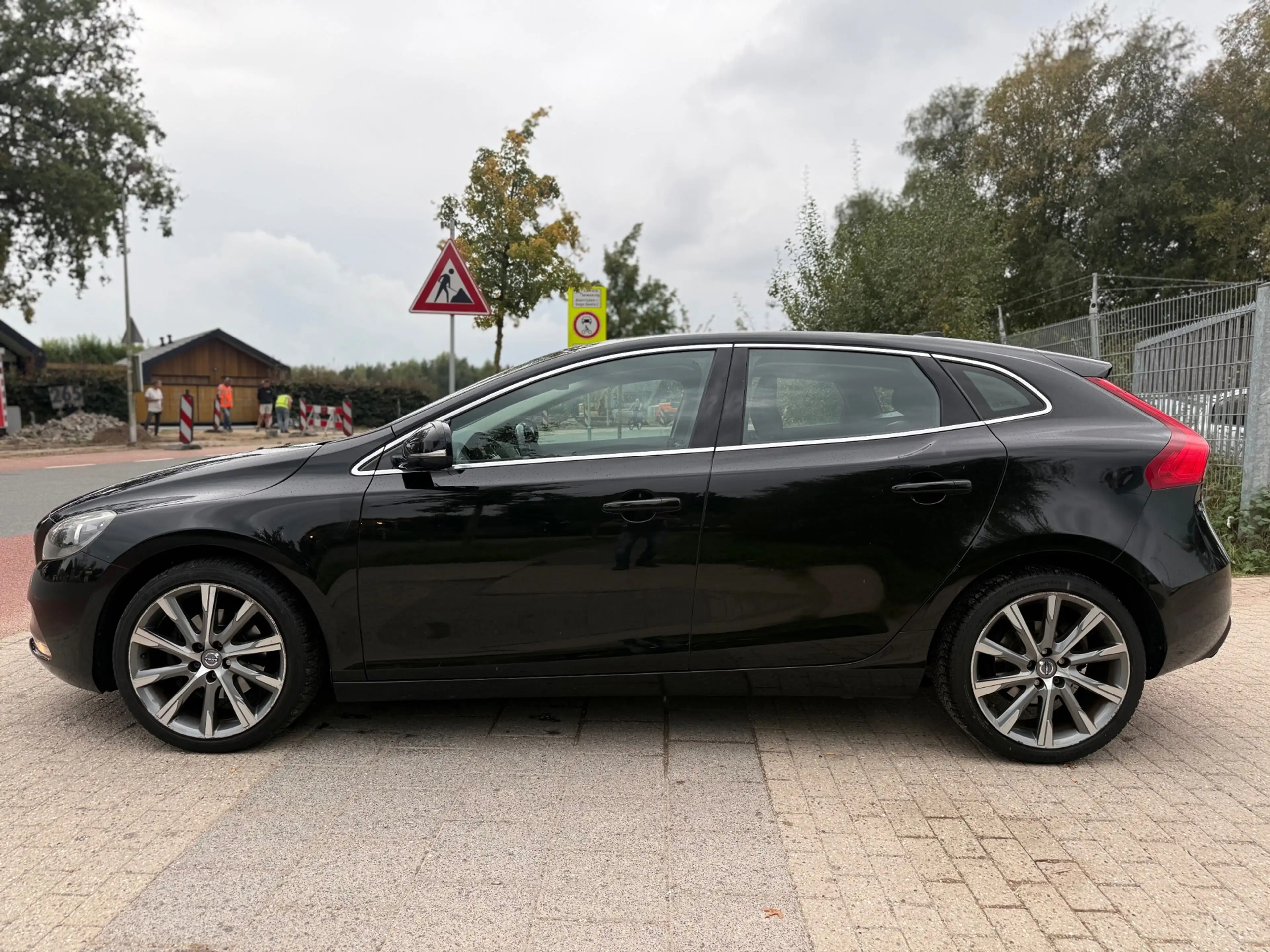 Volvo V40 1.6 T3 Momentum AIRCO CRUISE NAVI PDC TREKHAAK — photo 2