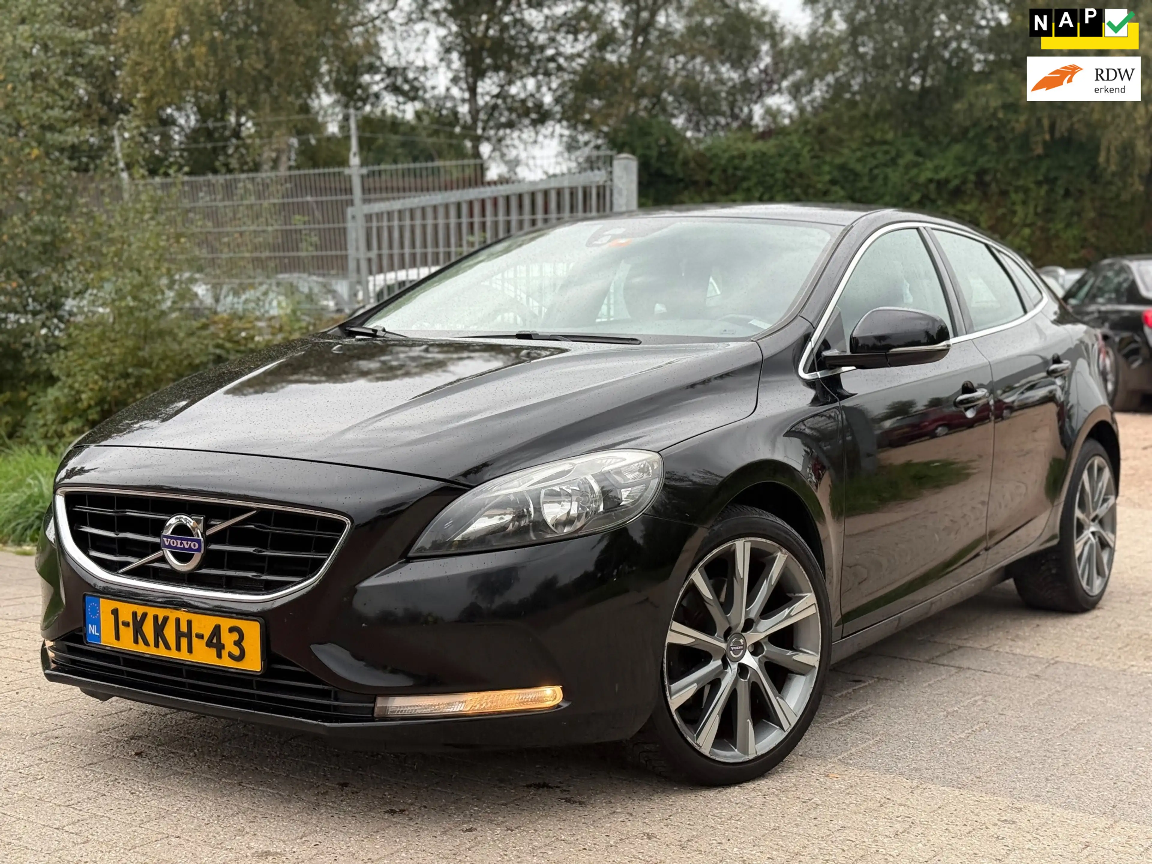 Volvo V40 1.6 T3 Momentum AIRCO CRUISE NAVI PDC TREKHAAK