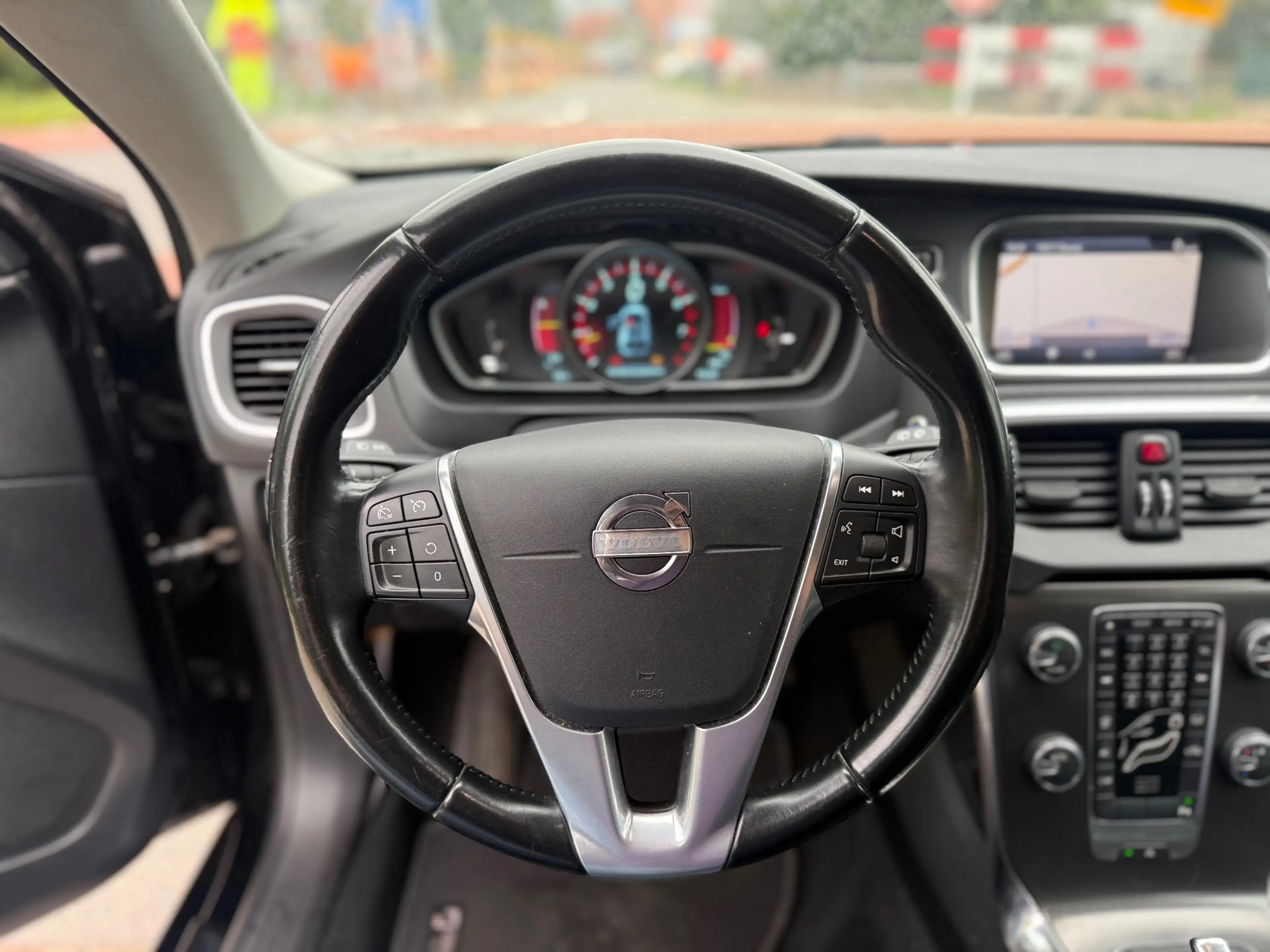 Volvo V40 1.6 T3 Momentum AIRCO CRUISE NAVI PDC TREKHAAK — photo 10