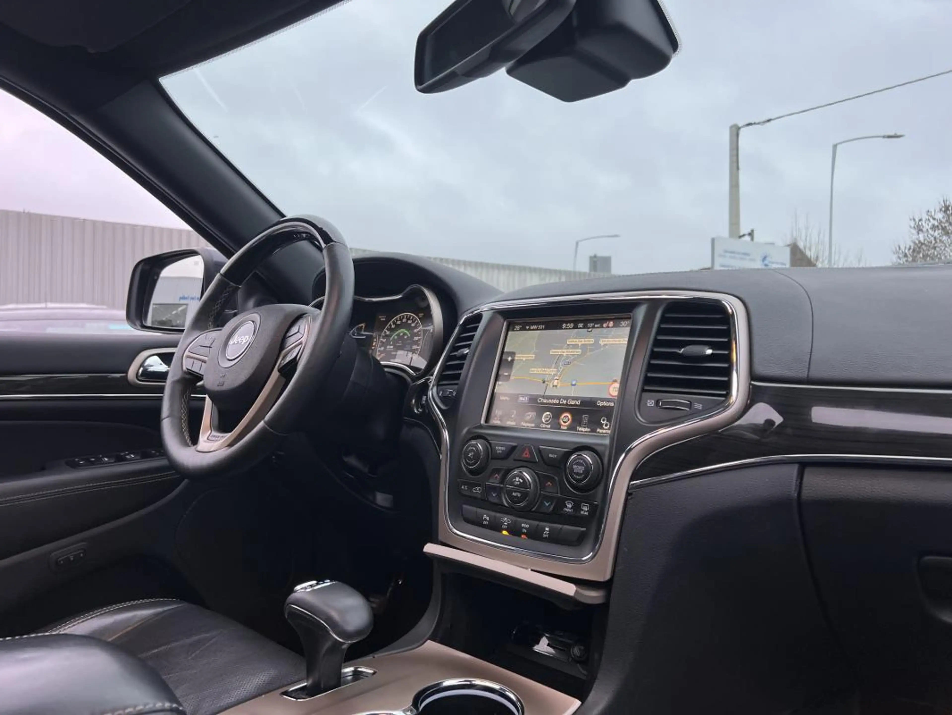 Jeep Grand Cherokee OVERLAND 4X4 3.0 V6 190CH 1ÈRE MAIN BOITE AUTO TOIT PANO CUIR GAR 12M — photo 10