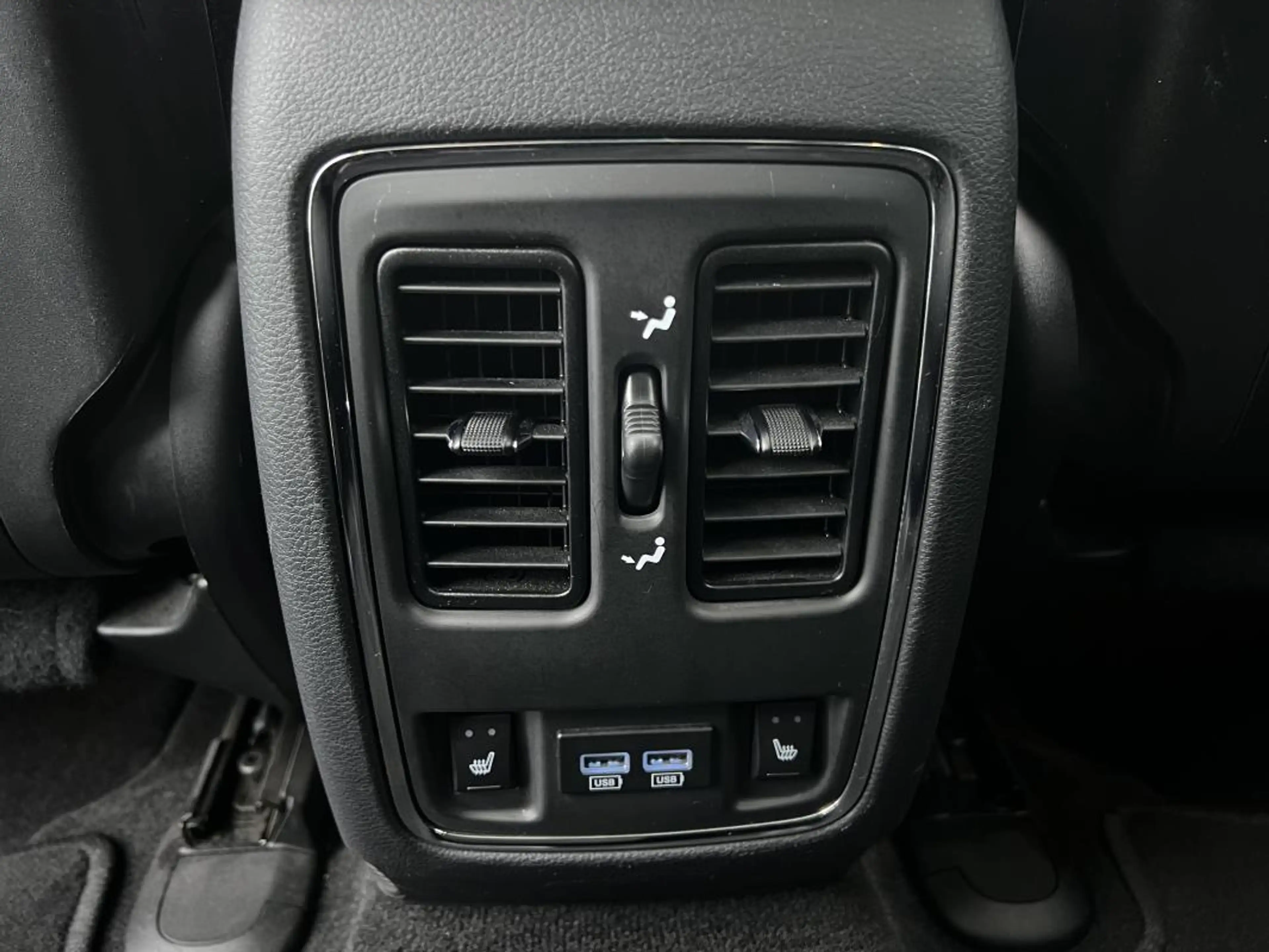 Jeep Grand Cherokee OVERLAND 4X4 3.0 V6 190CH 1ÈRE MAIN BOITE AUTO TOIT PANO CUIR GAR 12M — photo 9
