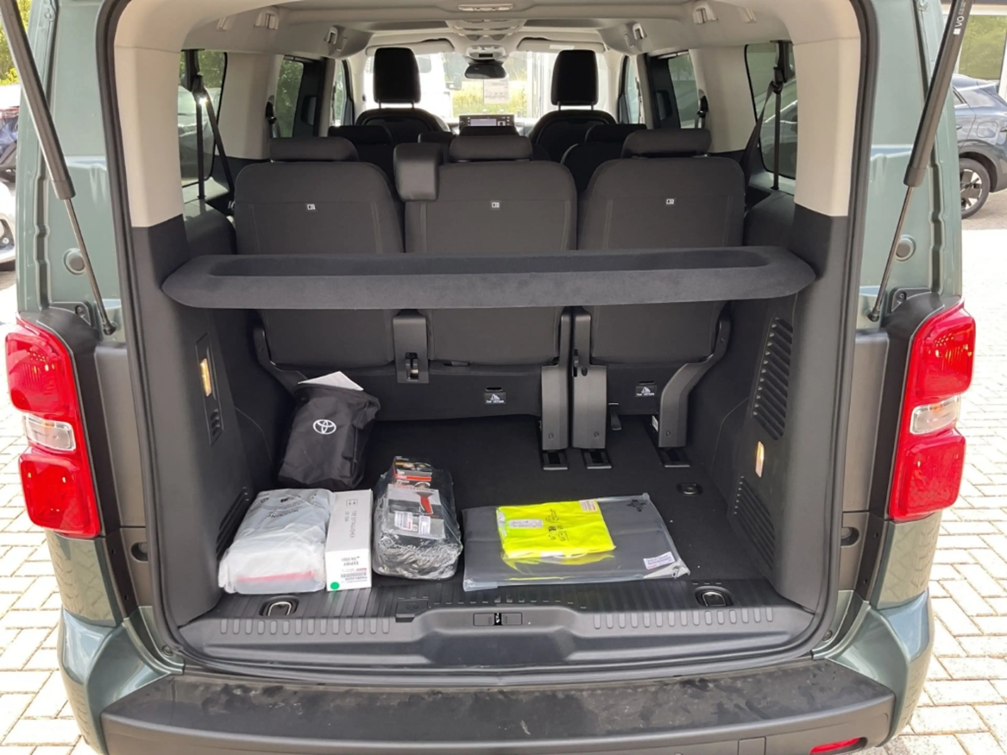 Toyota Proace Verso L2 Teamplayer Anhängerkupplung Navi LED ACC — photo 7