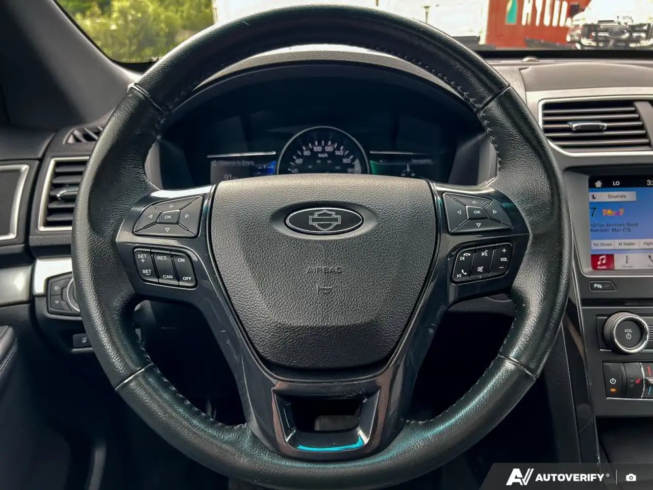 Ford Explorer photo Ford Explorer