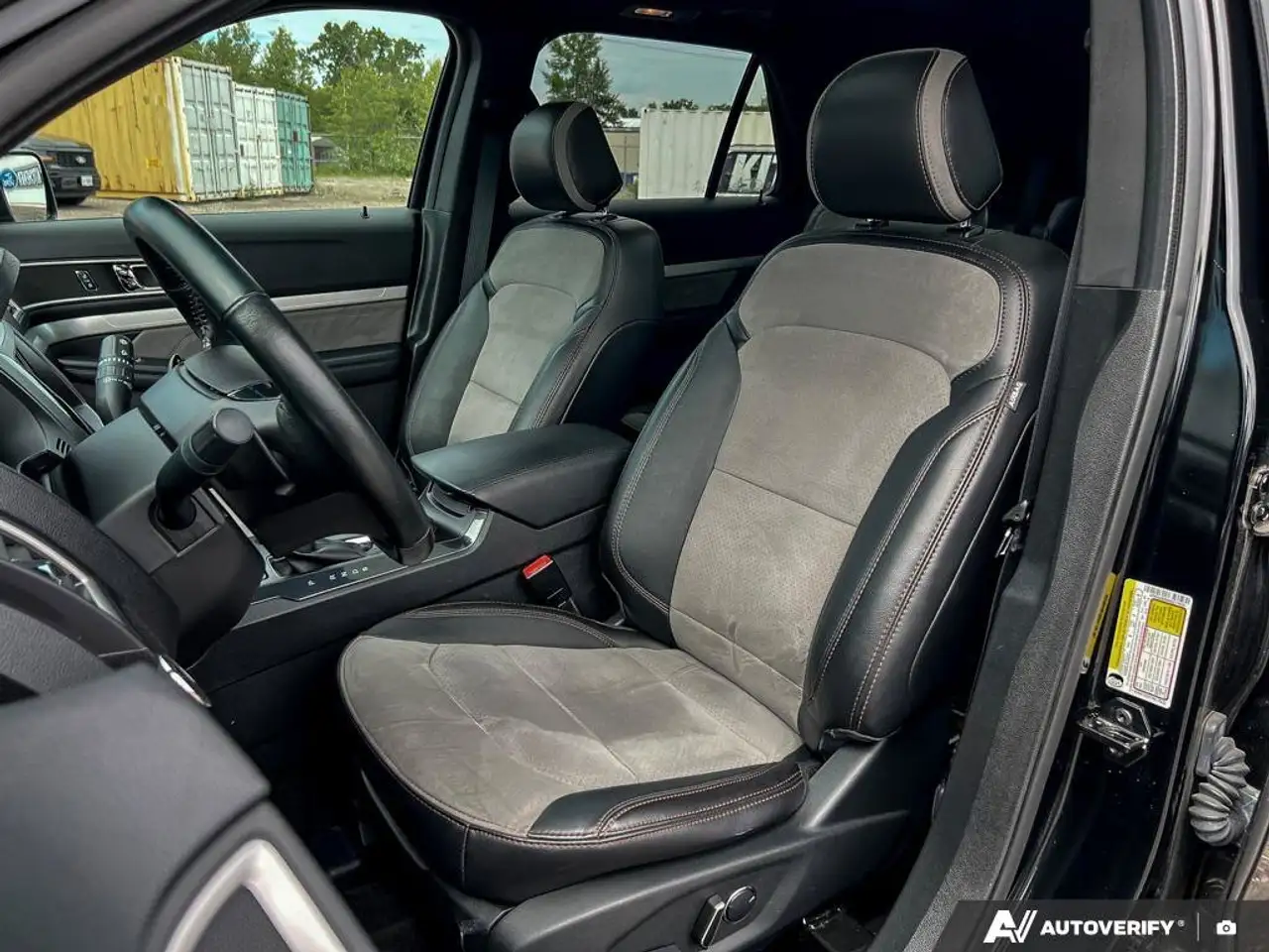 Ford Explorer photo Ford Explorer