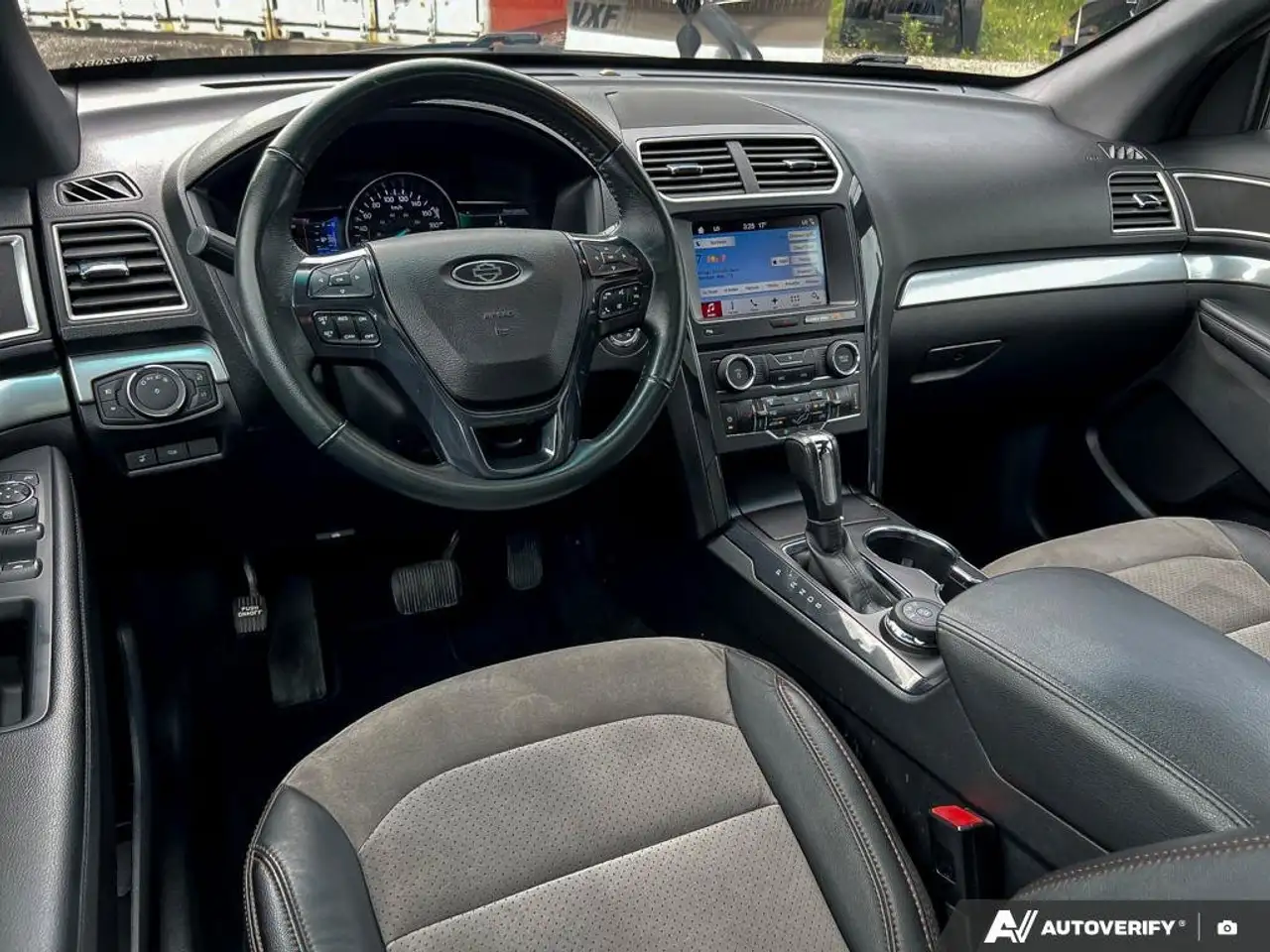 Ford Explorer photo Ford Explorer
